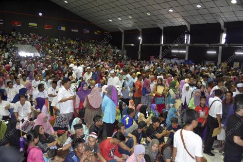SB01_23082018_ORANG_RAMAI