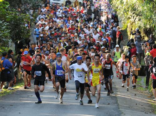 LARIAN MENDAKI GUNUNG KINABALU
