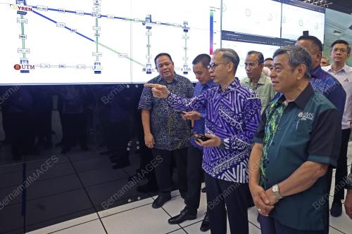 DATUK FAHMI FADZIL LAWAT UMS