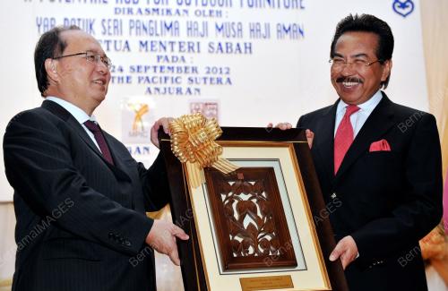 SB01_24092012_UKIRAN_KAYU