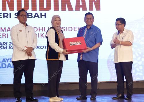 FADHLINA SIDEK
