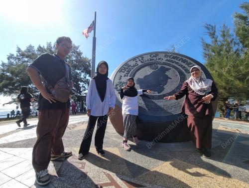 TANJUNG SIMPANG MENGAYAU