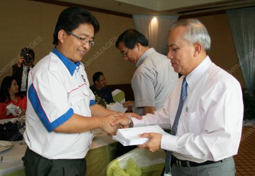 DATUK MOHD NAWAWI AWANG