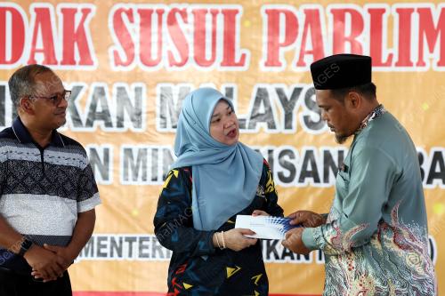 FADHLINA SIDEK