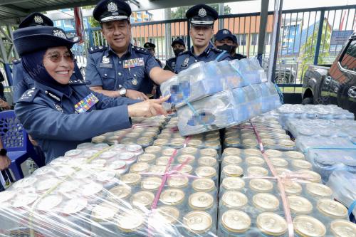SITI BINTI MANG -RAMPASAN MINUMAN KERAS KASTAM SABAH.