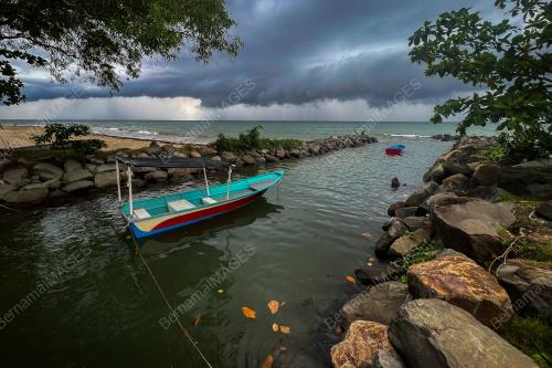 TINJAUAN CUACA HUJAN DAN ANGIN KENCANG