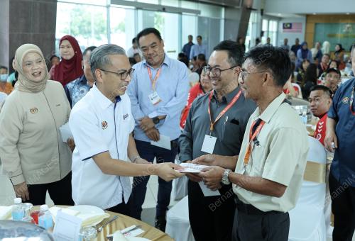 DATUK FAHMI FADZIL