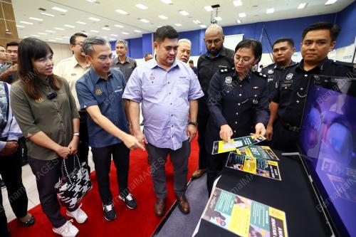 FAHMI FADZIL