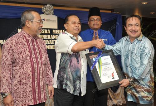 SB01_28112013_PENGHARGAAN