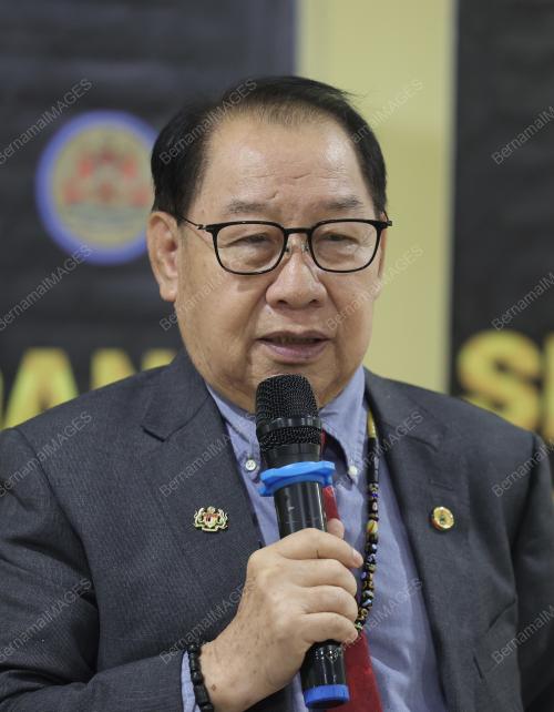 DATUK SERI DR JEFFREY KITINGAN