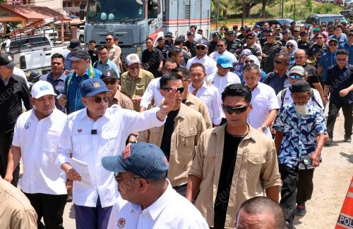 DATUK SERI ANWAR IBRAHIM LAWAT PULAU BANGGI