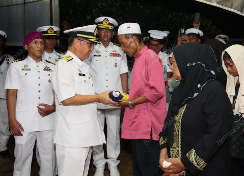 ANGGOTA TLDM SELAMAT DIKEBUMI