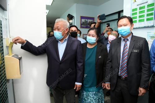 DATUK SERI BUNG MOKTAR RADIN