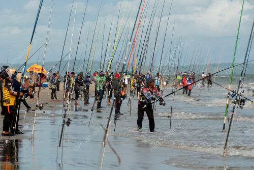 PERTANDINGAN MEMANCING PESISIR PANTAI
