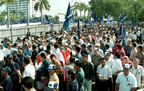 SB02-12_07_2001_PENYOKONG_BN_28012016