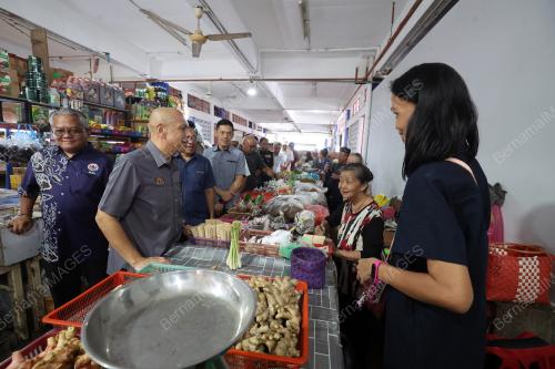 DATUK ARMIZAN ALI MELAWAT POJEK KERAJAAN DI PAPAR