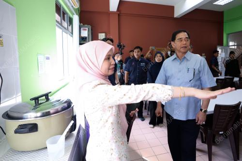 DATUK JAMES RATIB LAWAT DAPUR SISWA