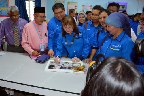 SB02_04032016_MAKMAL_SAINS