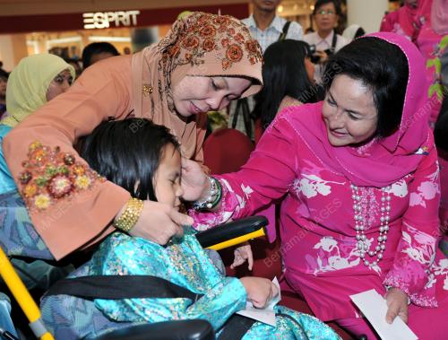 DATIN SERI ROSMAH MANSOR