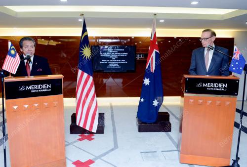 SB02_04112012_ANIFAH_BOB_CARR