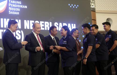 DATUK SERI HAJIJI NOOR