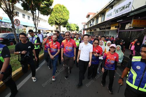 DATUK SERI DR. DZULKEFLY AHMAD