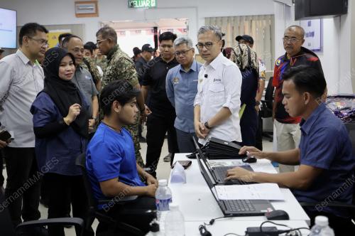 DATUK FAHMI FADZIL