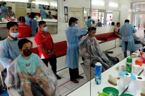 PROGRAM GUNTING RAMBUT PERCUMA