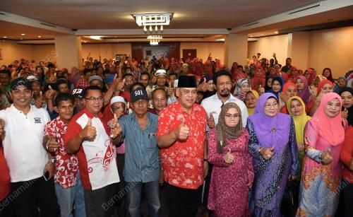 SB02_11122018_KELUAR_UMNO