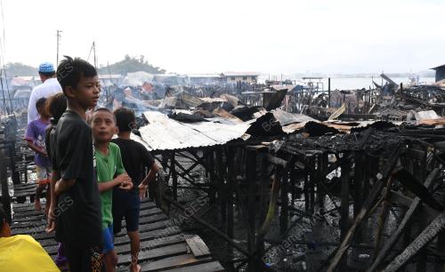 KEBAKARAN DI KAMPUNG LOK URAI PULAU GAYA