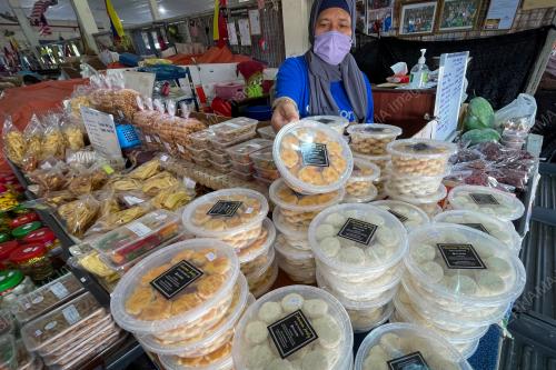BISKUT DAN KUIH RAYA