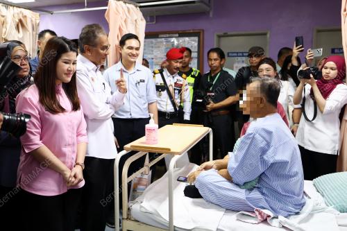 DATUK SERI DR. DZULKEFLY AHMAD