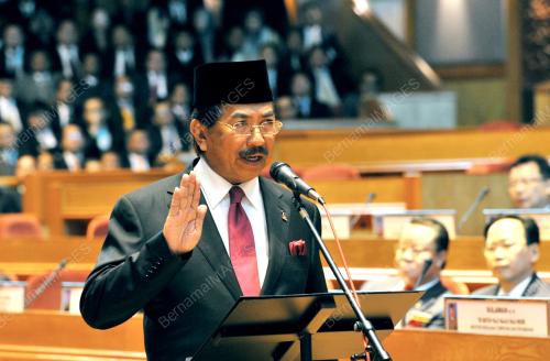 SB02_13062013_ANGKAT_SUMPAH