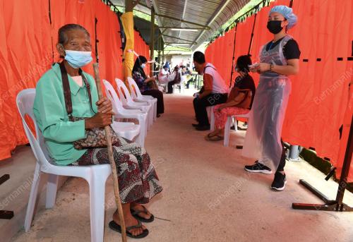 SUNTIKAN VAKSIN PENDUDUK KAMPUNG TAMBUNAN