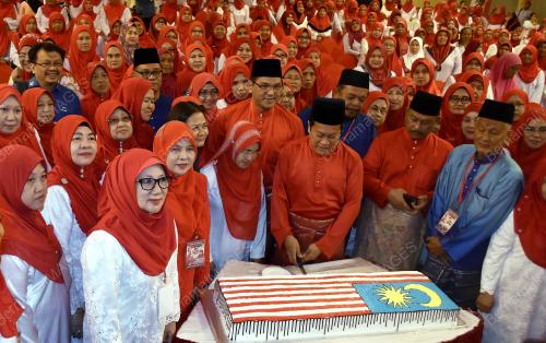 SB02_13082017_WANITA_UMNO_TAWAU