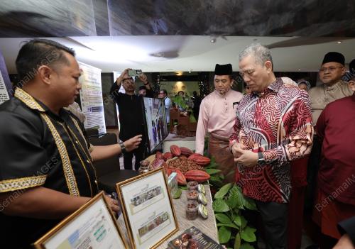 DATUK SERI FADILLAH YUSOF