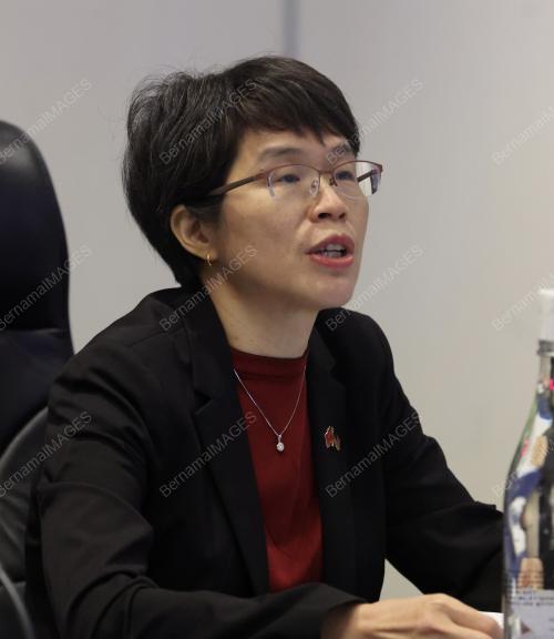 DR HUANG SHIFANG