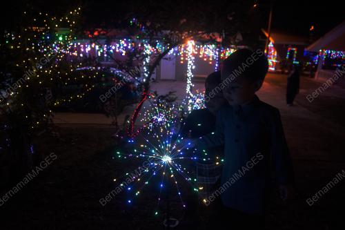 DEKORASI MERIAH LAMPU RAYA