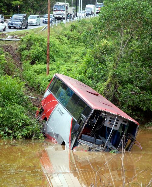 BAS EXPRESS TERJUNAM