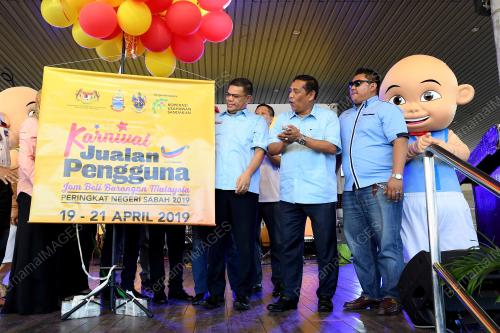 SB02_19042019_KARNIVAL_JUALAN