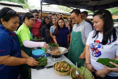 PELANCONGAN TRADISI KIULU