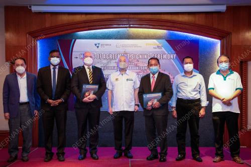 DATUK SERI DR WEE KA SIONG