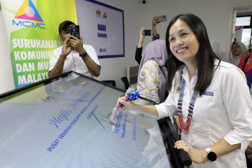 TIMBALAN MENTERI KOMUNIKASI TEO NIE CHING
