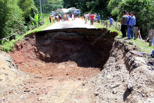 SB02_21022012_TANAH_MENDAP