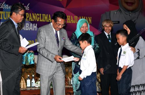 SB02_22012018_BANTUAN_SEKOLAH