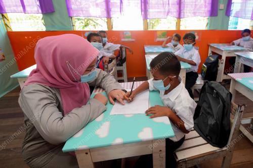 SEKOLAH DIBUKA SEMULA