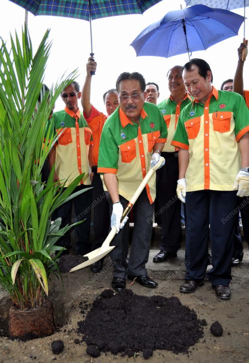 DATUK NASRUN DATU MANSUR