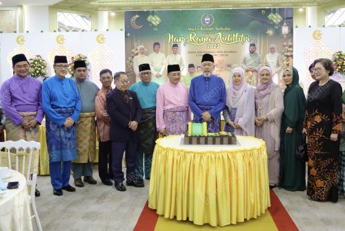 YANG DI PERTUA NEGERI SABAH TUN JUHAR MAHIRUDDIN.
