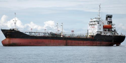OIL TANKER STRANDED
