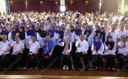 FADHLINA SIDEK